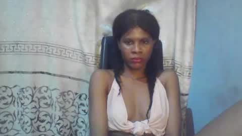 Snapshot of luckymadequeen chatting on September 25, 2025, 2:15 am Gloria online show from September 25, 2025, 2:15 am