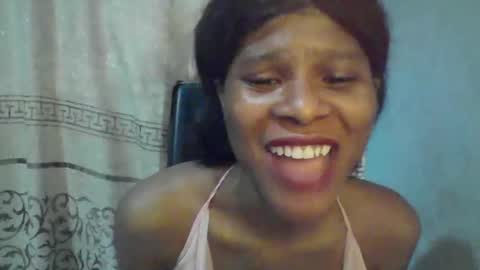 Snapshot of luckymadequeen chatting on September 26, 2025, 4:27 am Gloria online show from September 26, 2025, 4:27 am