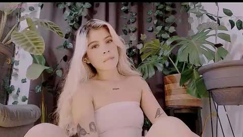 luckysapphire777 online show from October 23, 2025, 7:18 am