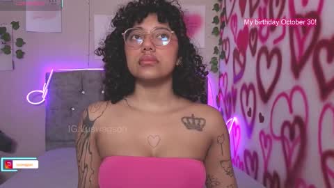 Luanis online show from October 25, 2025, 5:15 am