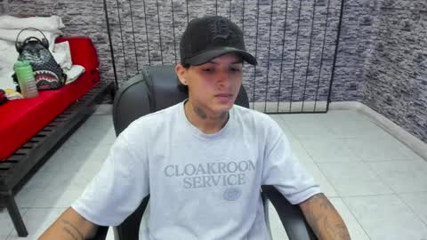 Snapshot of luckyy_boy_ chatting on April 10, 2026, 10:58 pm Lucky online show from April 10, 2026, 10:58 pm