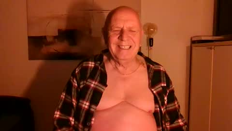 Luclostops online show from November 18, 2025, 4:17 am