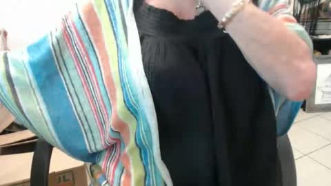 lucy_0000 online show from April 16, 2026, 2:01 am