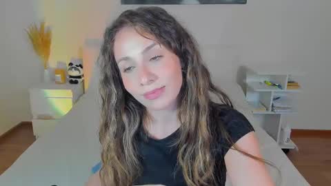 lucy__ray online show from December 5, 2024, 8:44 pm