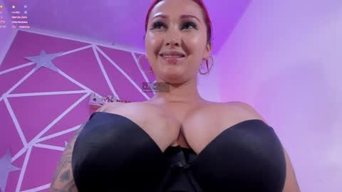 lucy_beatifull online show from April 15, 2026, 8:09 pm