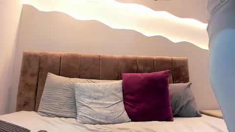 lucy_canel online show from November 14, 2025, 8:13 am