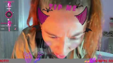 Snapshot of lucy_hot77 chatting on February 10, 2025, 1:24 am Lucia online show from February 10, 2025, 1:24 am