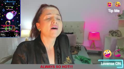 Snapshot of lucy_hot77 chatting on March 9, 2025, 11:03 pm Lucia online show from March 9, 2025, 11:03 pm