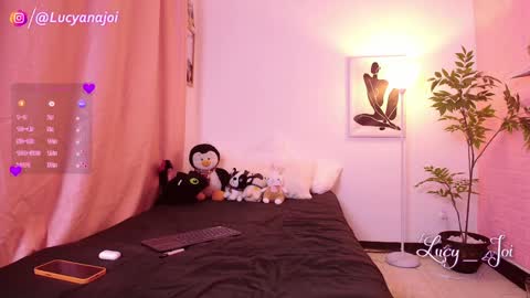Snapshot of lucy_joi chatting on May 3, 2026, 5:02 am Luciana online show from May 3, 2026, 5:02 am