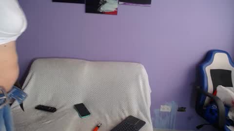  SleepyAbuela online show from April 14, 2026, 1:28 pm