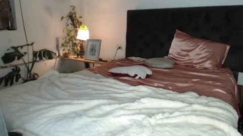 Snapshot of lucy_sweetgirl19 chatting on January 8, 2025, 1:00 am luciana online show from January 8, 2025, 1:00 am