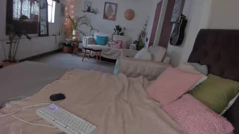 Snapshot of lucy_sweetgirl19 chatting on September 14, 2025, 4:39 pm luciana online show from September 14, 2025, 4:39 pm