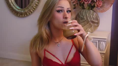 Lucy Lexton online show from January 3, 2025, 4:55 am