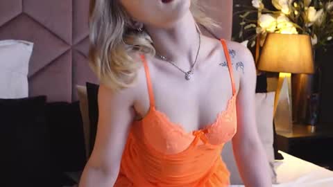 Lucy Lexton online show from February 24, 2025, 7:33 am