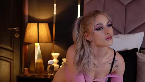 Lucy Lexton online show from March 10, 2025, 10:26 am