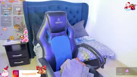 Lucy Petit online show from December 22, 2025, 12:46 pm