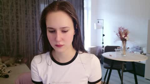 Lucy Rose online show from April 4, 2026, 11:40 am