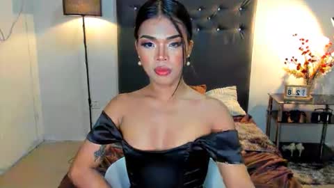 lucyvane online show from May 28, 2026, 2:42 am