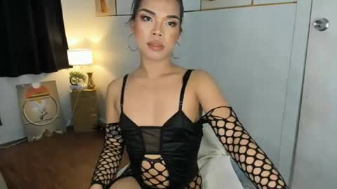 Snapshot of lucyvane chatting on July 6, 2026, 6:10 pm lucyvane online show from July 6, 2026, 6:10 pm