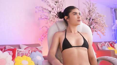 lucyweisser online show from April 18, 2026, 7:07 pm