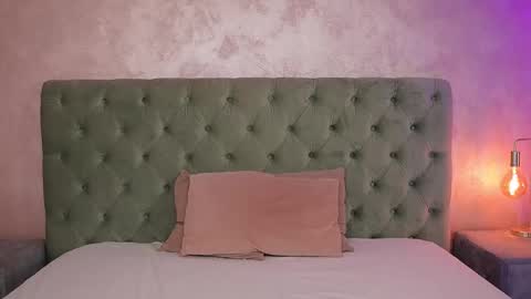 LucyWillow online show from February 8, 2026, 5:00 am