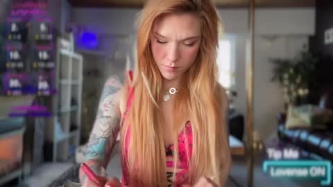 Luubeam             INSTA luubeammm TWITTER lunaisreallycu1 online show from January 13, 2025, 6:38 pm