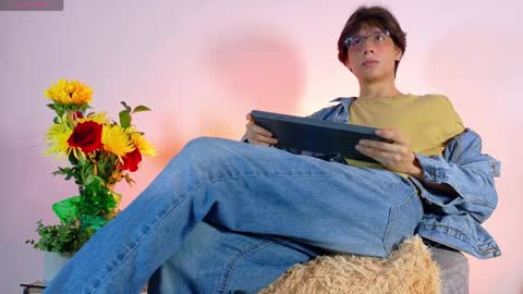 Lui online show from April 4, 2026, 3:38 am