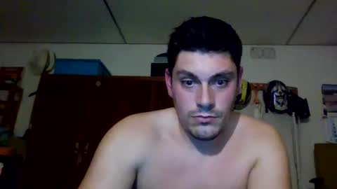 Snapshot of luis2423 chatting on October 14, 2025, 8:53 pm A slave to the mistress.. un esclavo para las amas dominantes. online show from October 14, 2025, 8:53 pm