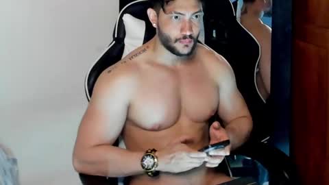 luis_baptista online show from December 17, 2024, 4:01 am