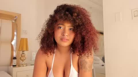 Snapshot of luisa_cameron chatting on January 7, 2025, 6:03 pm online show from January 7, 2025, 6:03 pm