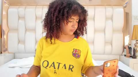 Snapshot of luisa_cameron chatting on January 12, 2025, 12:01 pm online show from January 12, 2025, 12:01 pm