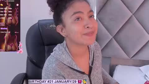 Snapshot of luisa_cameron chatting on January 25, 2025, 12:27 am online show from January 25, 2025, 12:27 am