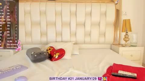 Snapshot of luisa_cameron chatting on January 27, 2025, 12:16 pm online show from January 27, 2025, 12:16 pm