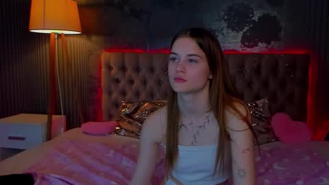 LuisaClover online show from November 29, 2025, 5:38 pm