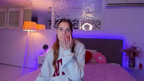 LuisaClover online show from December 1, 2025, 2:00 pm