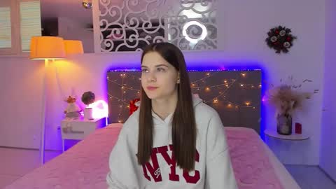 LuisaClover online show from December 22, 2025, 1:08 pm