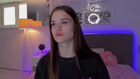 LuisaClover online show from May 11, 2026, 12:33 pm