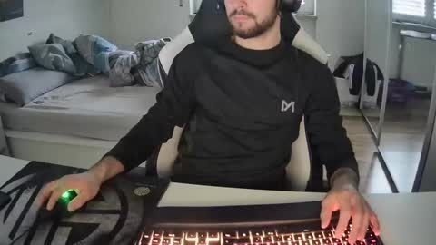 Snapshot of lukasschoetz chatting on December 28, 2024, 12:45 pm lukasschoetz online show from December 28, 2024, 12:45 pm