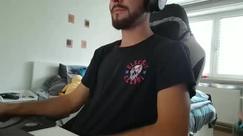 Snapshot of lukasschoetz chatting on September 28, 2025, 1:49 pm lukasschoetz online show from September 28, 2025, 1:49 pm