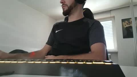 Snapshot of lukasschoetz chatting on January 6, 2026, 12:31 pm lukasschoetz online show from January 6, 2026, 12:31 pm