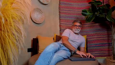 Luke Crews online show from March 1, 2025, 2:15 am