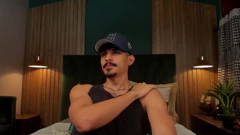 Luke Taylor online show from December 2, 2025, 11:04 am