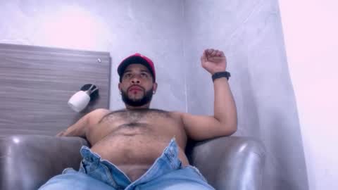 ------LUKE   ... online show from November 9, 2025, 7:34 pm