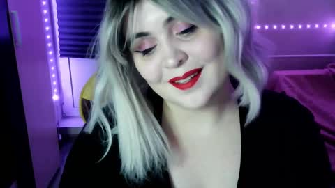 lulovia online show from March 19, 2026, 10:03 pm