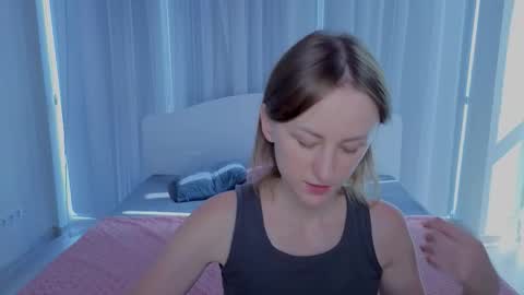Lily online show from September 22, 2025, 9:55 am