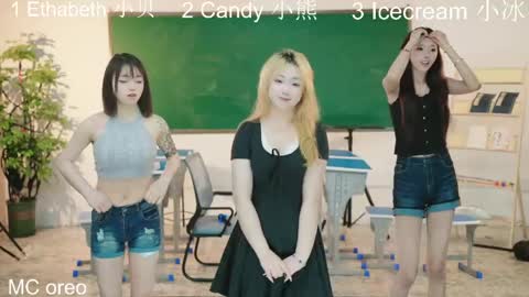 Snapshot of luminagirl02 chatting on April 12, 2026, 3:44 am lumina girls online show from April 12, 2026, 3:44 am