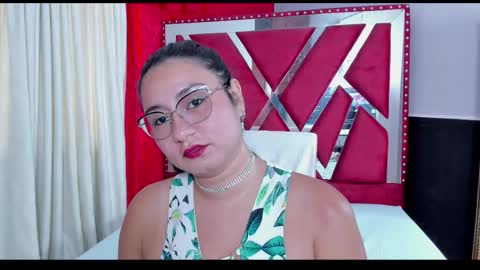 Luna  online show from October 6, 2025, 7:44 pm