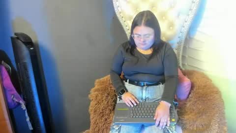 Luna online show from May 18, 2026, 3:02 am