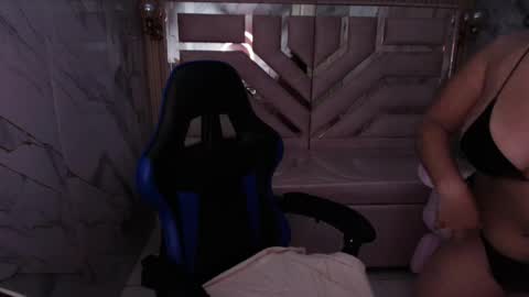 Snapshot of luna__r_ chatting on May 22, 2026, 3:35 am Luna online show from May 22, 2026, 3:35 am