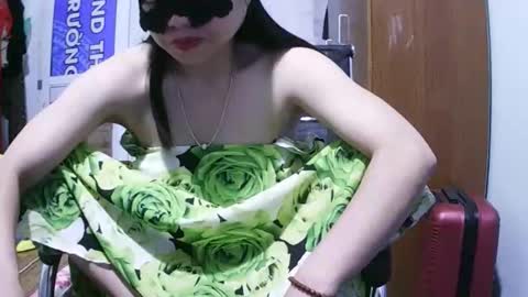 luna_beauty25 online show from May 21, 2026, 10:28 pm